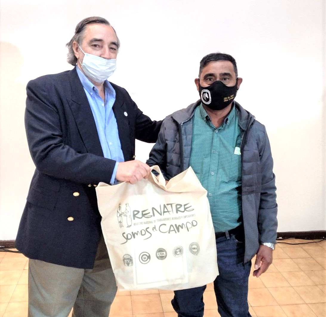 Premio “Trabajador Rural Destacado 2021” a Luis Iván Panichini Millacura.